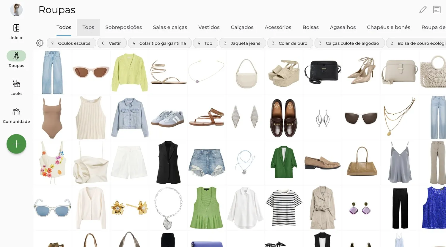 App web do GetWardrobe mostrando uma grade de guarda-roupa com peças de roupa reais